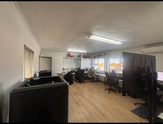 375M² WAREHOUSE TO LET IN STIKLAND INDUSTRIAL